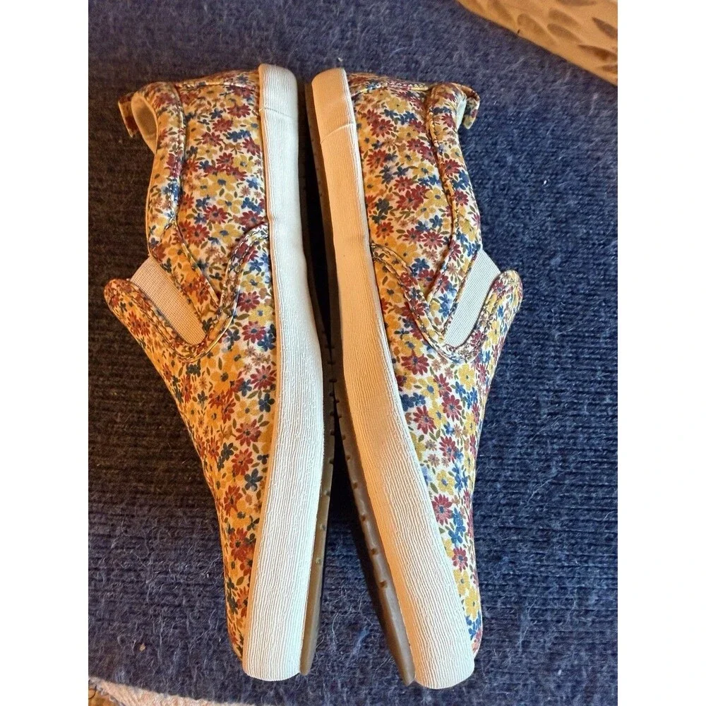 Taos Floral Slip On Shoes Size 7.5 Bright Cute Flowers Non Slip